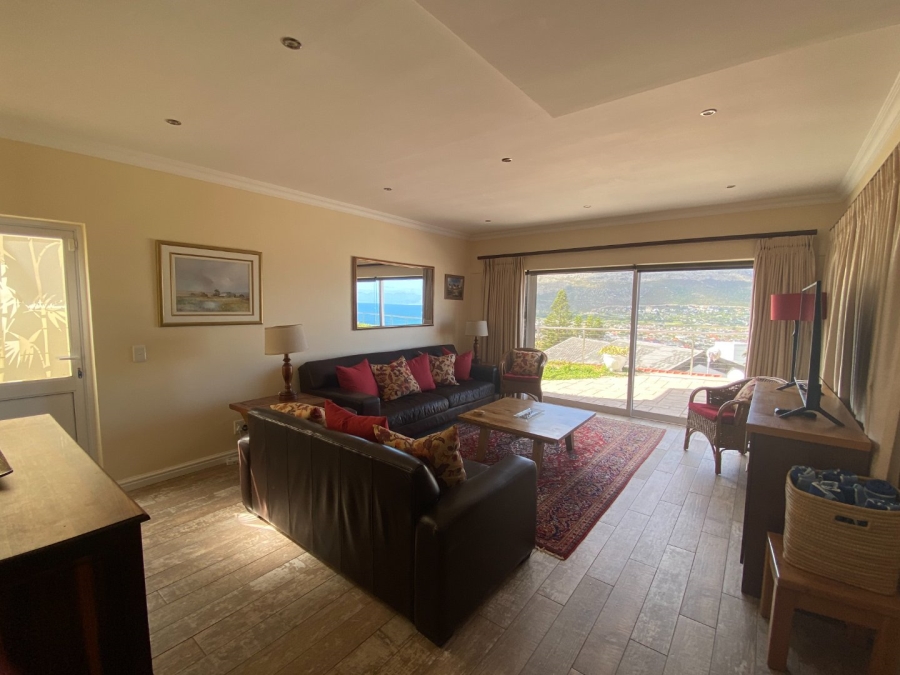 To Let 4 Bedroom Property for Rent in Fish Hoek Western Cape